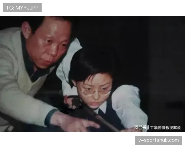 潘晓婷出场拎的包比我一个月房租还贵,真是又帅又让人羡慕到想吐 潘晓婷出场拎的包比我一个月房租还贵,真是又帅又让人羡慕到想吐
